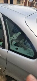 Citroën Xsara Picasso levé zadni boční okno (za řidičem)