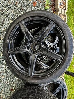 Kola na Mercedes Benz 245/45 R19 letni