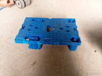 Plastové palety o rozměru 60x40 cm