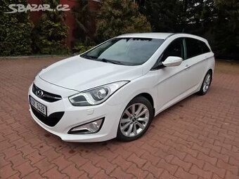 Hyundai i40 2.0 GDI 130kW ČR,automat,tažné,kamera,KESSY,xeno