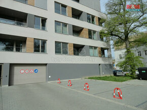 Pronájem parkovacího stání, 15 m², Pardubice, ul. Štrossova - 1