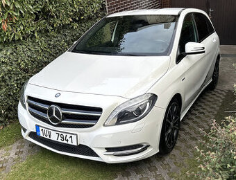 Mercedes - Benz B 180, Edition Black & White, atraktivní vůz