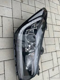 Přední světla Hyundai Genesis