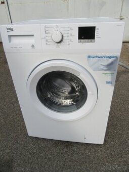 Nabízím pračku Beko přední plnění na 6 kg prádla. Jako nová.