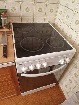 Elektrický sporák Zanussi, sklokeramika