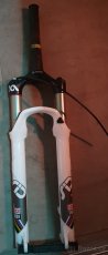 Vidlice 26' na MTB firem Fox, Rock Shox..