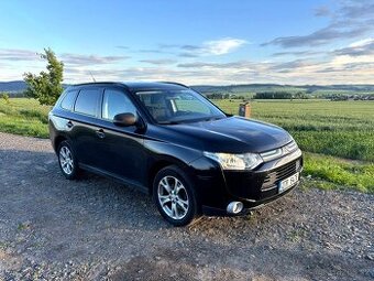 Mitsubishi Outlander, 2.2 Di-D, 4x4, 7 míst, r. 2014