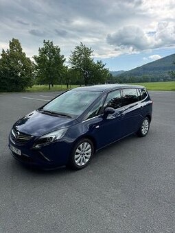 Opel Zafira 1.4T r.v 12/2105 LPG , 7 míst , tažné ,