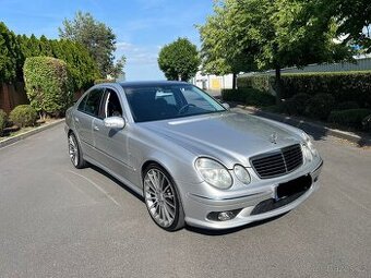 Mercedes benz E55 AMG V8 Kompresor 350kw.