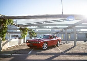 Dodge Challenger 5.7 HEMI - půjč si legendu 🏁