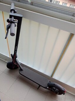 Elektrokoloběžka Xiaomi Scooter 4 EU