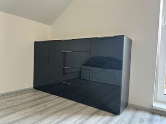 Komoda v perfektním stavu 2 kusy.