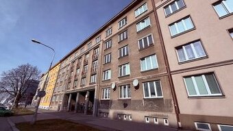 Zobrazit Zděný byt 3+1 v centru města k rekonstrukci