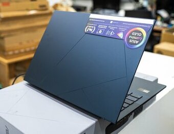 Nový ASUS Zenbook UX3405 3K OLED Core Ultra 7 155U