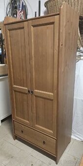 Šatní skříň Ikea Leksvik mořidlo antik