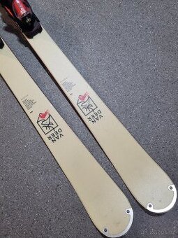 SJEZD. CARV. LYŽE VAN DEER H-POWER - 154 CM