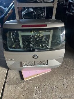 Páté dveře Škoda Yeti Facelift LF8H barva,b