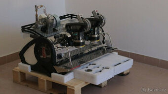 LA MARZOCCO LEVA X PROFESIONÁLNÍ KÁVOVAR S PÁKOU SE 2 SKUPIN