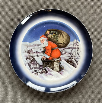 Vánoční závěsný talíř Santa na střeše 26 cm