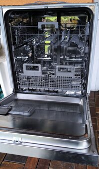 Vestavná myčka nádobí Whirlpool 60 cm