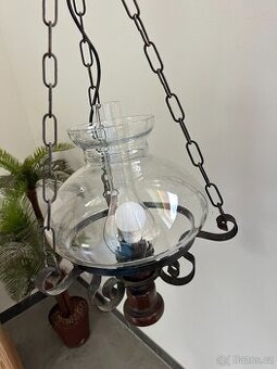 Rustikální elektrický závěsný lustr. Petrolejovka.