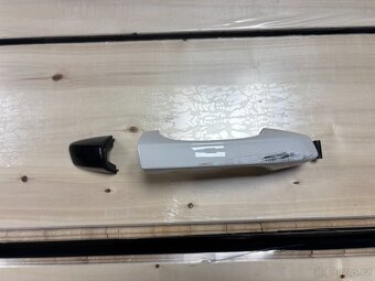 Pravá klika + krytka dveří Škoda Octavia 3