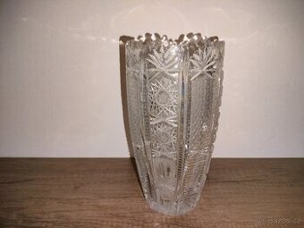 Broušená váza 20,5 cm