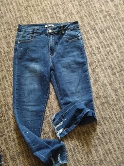 Krásné stylové džíny s kamínky