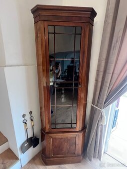 Rohový skleník v klasickém stylu