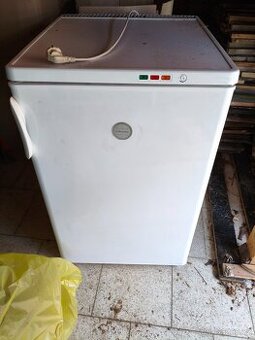 Nabízím za velký rum a odvoz šuplíkový mrazák