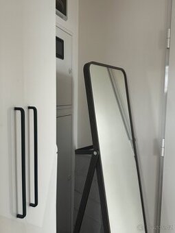 Stojací zrcadlo IKEA IKORNNES