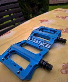 Pedály Deity Compound V2