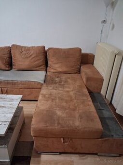 Rozkládací sedací souprava s úložným prostorem.