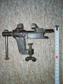 starý, malý opravovaný svěrák - čelisti cca 42 mm