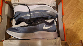 Běžecké boty Nike Zoom Fly 3, vel. 44, nové - 1