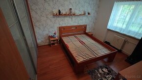 Manželská postel z masivu VAREZZA Buk