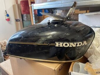 Nadrz Honda CB 500 Cafe racer na přestavbu