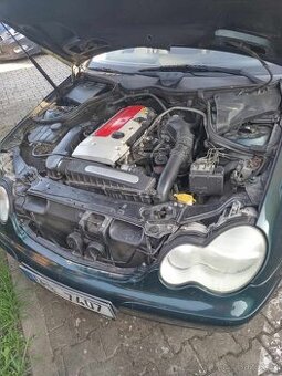 Mercedes benz na opravu nebo náhradní díly