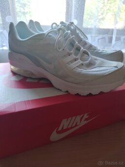 Prodám 2 páry NIKE, nenošené - pouze vyzkoušené - 1