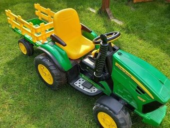 elektrický traktor John Deere i s valníkem
