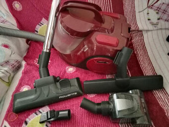 Bezsáčkový vysavač Rowenta, i na zvířecí srst