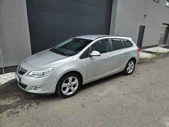 Opel Astra kombi 1.7 cdti 81kw r.v.9/ 2011 prav.servis STK