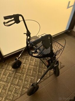 Robustní a praktické chodítko pro seniory