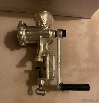 Ruční mlýnek na maso – kovový, litinovy