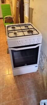 Kombinovaný sporák Indesit