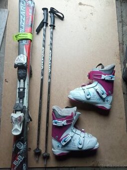 Dívčí lyžařský set.