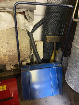 Ruční pluh na sníh