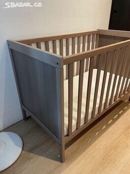 Dětská dřevěná postýlka ikea sundvik