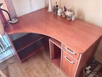 Rohový pracovní stůl
