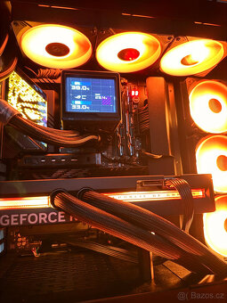 ASUS RTX 5090 LC OC, 4K OLED ASUS MONITOR